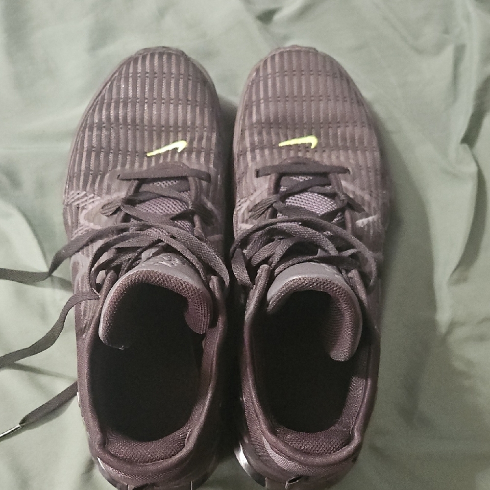 Nike Black and Yellow Run